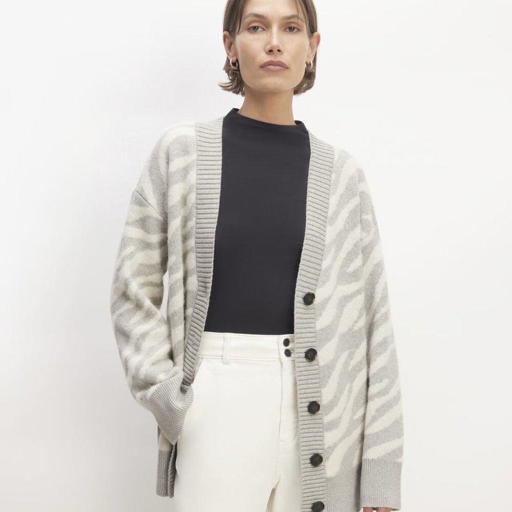 Everlane The Alpaca Tiger Jacquard Cardigan in Heathered Grey / Snow